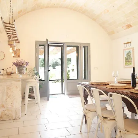 Trullo Olea Con Piscina فيلة