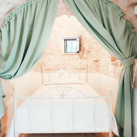 Trullo Olea Con Piscina فيلة
