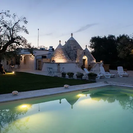 فيلة Trullo Olea Con Piscina *